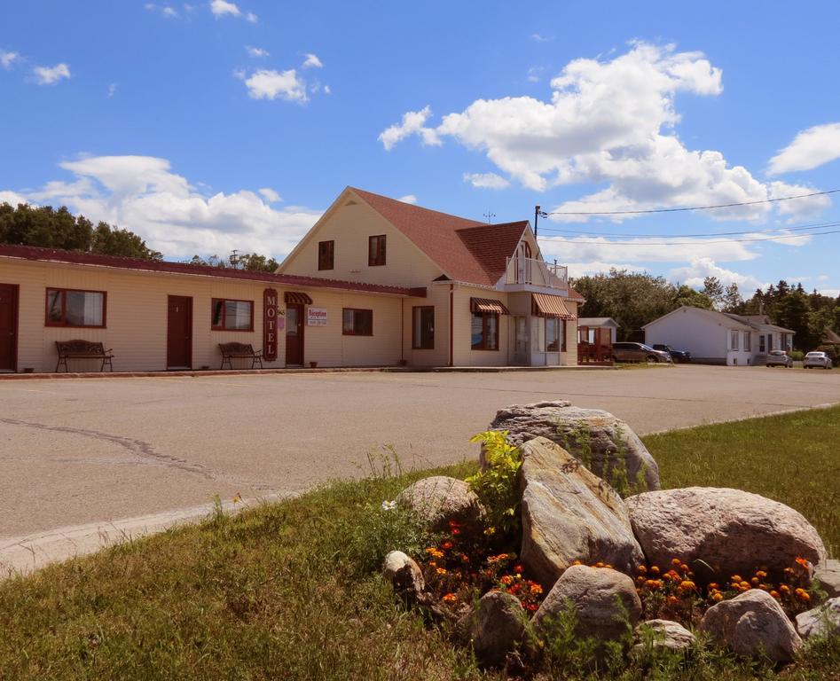 Motel Au Soleil Couchant Rimouski Esterno foto